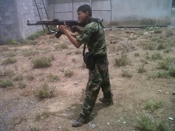 Fotos de presuntos sicarios del narcotrafico en Nuevo Laredo, Tamaulipas, México, difundidas por la página web Blog del Narco.