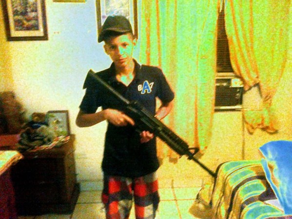 Fotos de presuntos sicarios del narcotrafico en Nuevo Laredo, Tamaulipas, México, difundidas por la página web Blog del Narco.