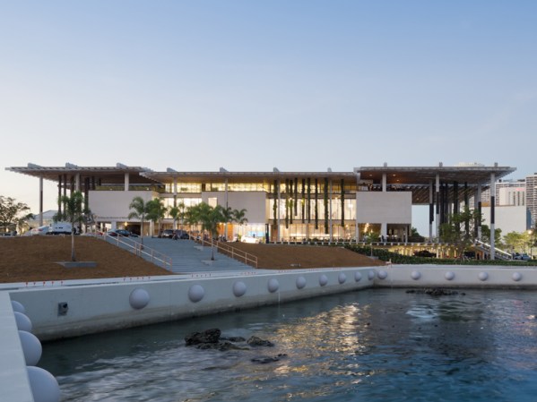 En el “Pérez Art Museum Miami” es un espacio que alberga más de 1,300 trabajos artísticos de todo el mundo.