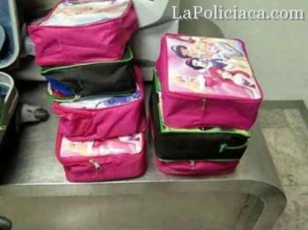 Tal es el caso de estos narcotraficantes que querían hacerse pasar por buenos padres de familia… pero las loncheras de Disney estaban llenas de cocaína.