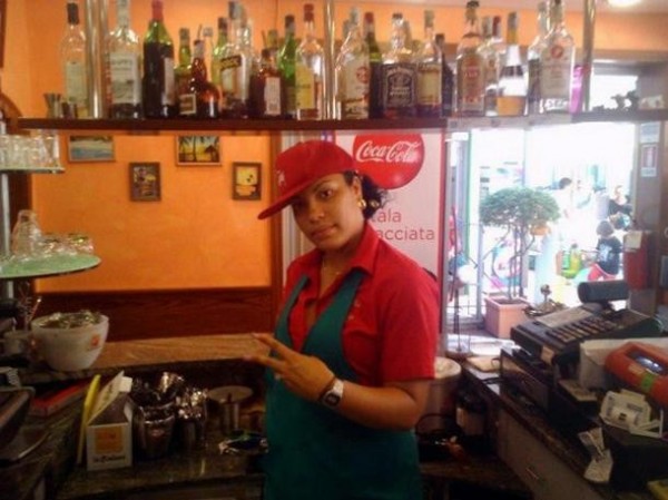 La acusada trabajaba en un bar de la localidad que una de las víctimas conocia.