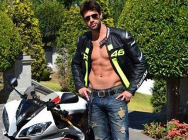 En su trabajo como modelo, Christian de la Campa participó en numerosos concursos de belleza.