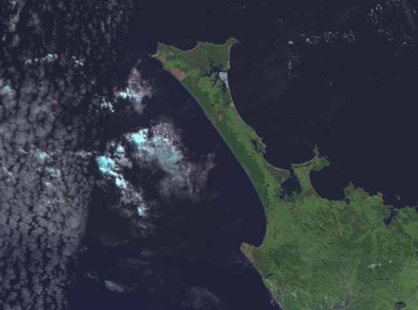 Esta hermosa playa ubicada en Nueva Zelanda, lleva su longitud en el nombre (90 millas), las cuales equivalen a un largo de 144 kilómetros.