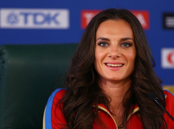 En 2013, en los mundiales de atletismo celebrados en Moscú, Isinbáyeva anunció su retiro de las competencias tras ganar la medalla de oro.