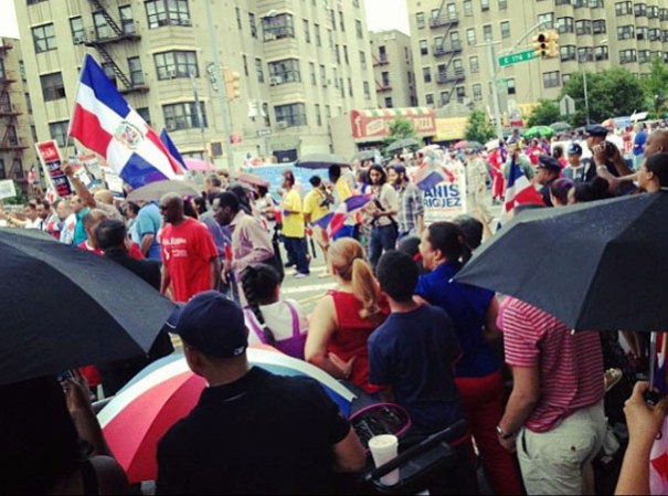 Miles de dominicanos se congregaron para celebrar por todo lo alto el Desfile Dominicano de El Bronx 2013 en la ciudad de Nueva York.
