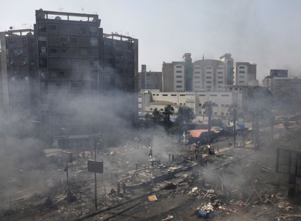 En los últimpos dias han muerto decenas de personas en choques entre la policía y los partidarios del expresidente Mohamed Morsi.