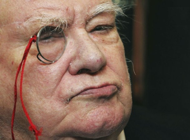 9 DE DICIEMBRE, 2012: Fallece a los 89 años de edad el astrónomo británico Sir Patrick Moore, de una infección.