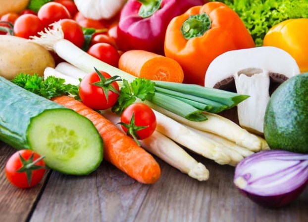 Durante la fase final del embarazo, el bebé está "probando" a través del líquido amniótico todos los alimentos, así que si empieza a saborear una variedad de verduras desde antes de nacer, aumentará la probabilidad de que las acepte más adelante.