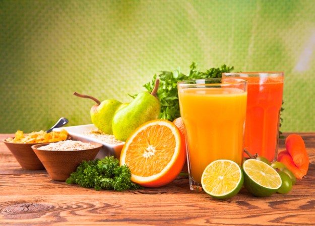 Jugos naturales.<br />Los jugos naturales contienen vitaminas que el cuerpo necesita, pero abusar de ellos puede exceder nuestras necesidades de azúcar o calcio; el jugo de naranja, particularmente, puede producir dolor de estómago y, si se consume en exceso, puede provocar diarrea por el exceso de vitamina C.
