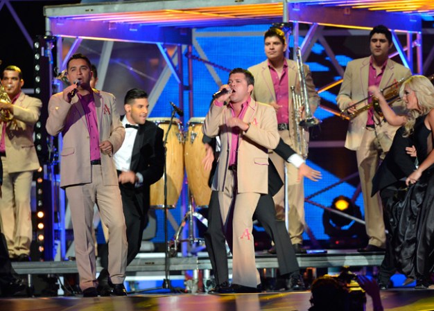 “Top Latin Albums” Artista del Año Dúo o Grupo, Canción del Año Airplay, “Hot Latin Songs” Artista del Año Dúo o Grupo.