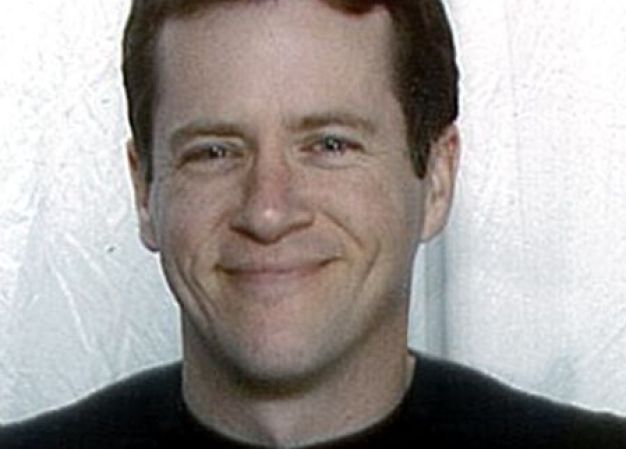 Gordon W. Cowden, 51 años. Era el mayor de las víctimas que murieron en este horrendo crimen. Sus dos hijos resultaron ilesos. También habían asistido al estreno de la última saga de Batman.