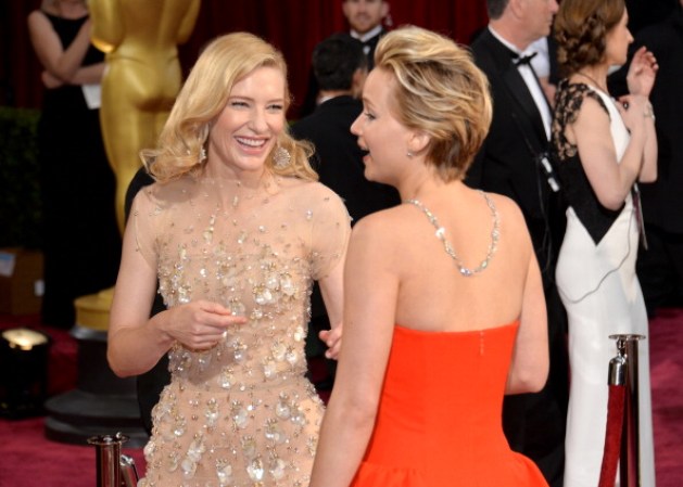 Actriz Cate Blanchett (izquierda) y Jennifer Lawrence