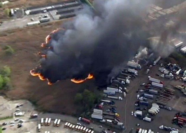 Un incendio forestal se prolonga por varias horas y destruye todo a su paso.
