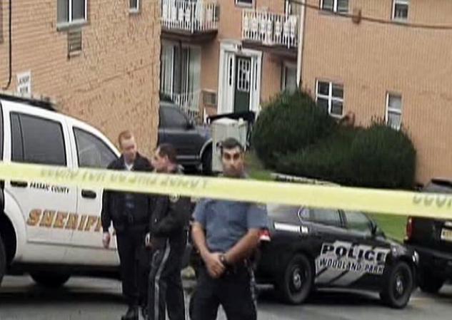 Un tiroteo en Nueva Jersey deja un charco de sangre y a tres muertos.