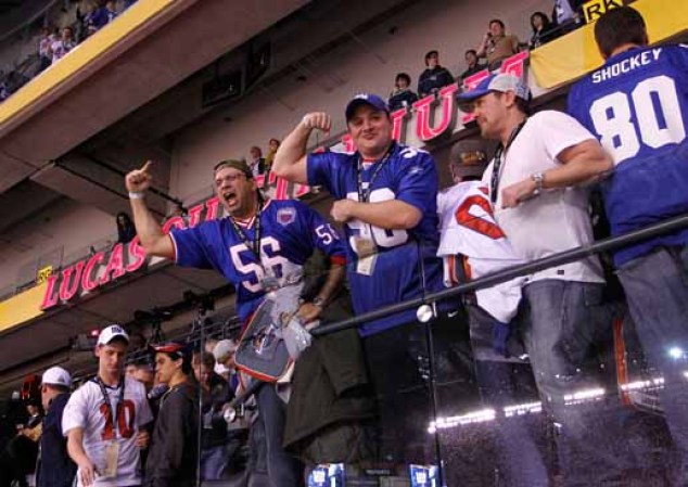 Los fans de los Giants bailan y gozan del espectáculo al coronarse campeones nuevamente.