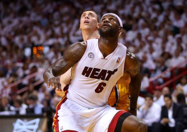 MIAMI, FL - MAY 22: El Heat de Miami derrota espectacularmente a los Peacers de Indiana en tiempo extra 103-102 con soberbia canasta de Lebron James.
