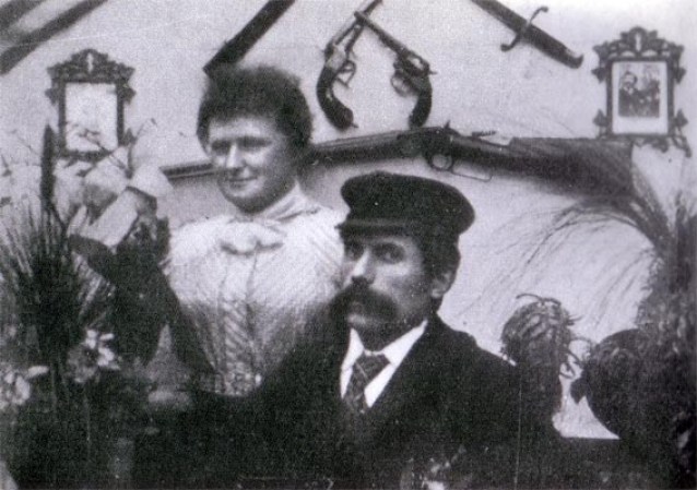 SEVERIN KLOSOWSKI (ALIAS GEORGE CHAPMAN) - Un polaco residente de Londres que adoptó un nombre inglés. Se le vinculó con los asesinatos de Whitechapel tras ser arrestado en 1903 acusado de envenenar con arsénico a tres de sus esposas, matándolas.