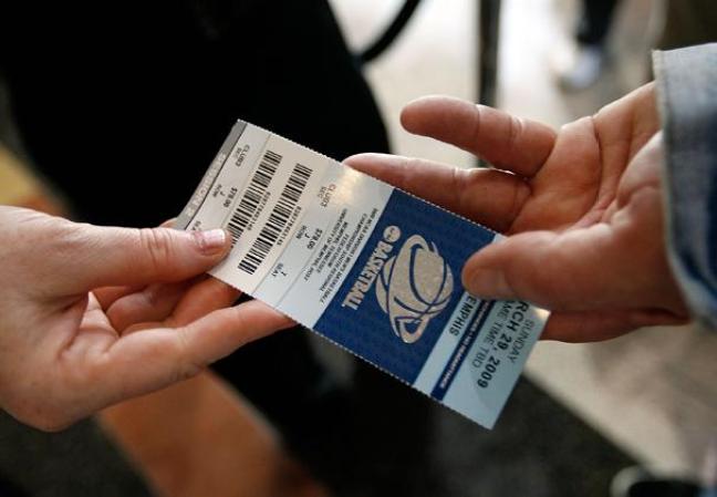 Entradas de Basketball: <br />Una mujer fue arrestada luego de que pusiera un anuncio en “Craigslist” ofreciendo sexo a cambio de entradas para ver a su equipo favorito, los 76ers de Filadelfia.