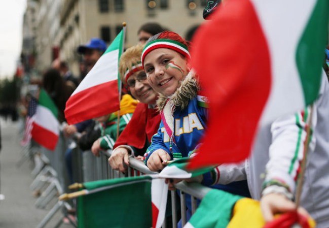 14 DE OCTUBRE, 213: La ciudad de Nueva York se celebra anualmente el desfile del día de Cristóbal Colón por todo lo alto.