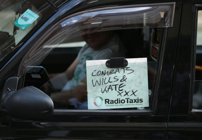 Los taxistas saludaron así al nuevo miembro de la casa real.