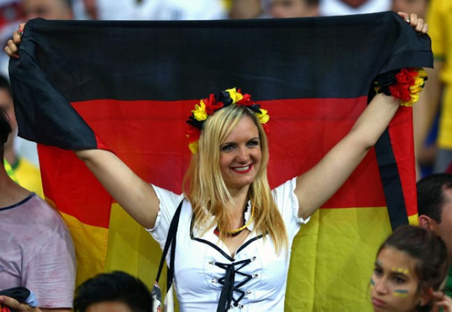 La fiesta del mundial es color, baile y bellezas. Aquí las fans más bellas de este mundial 2014.
