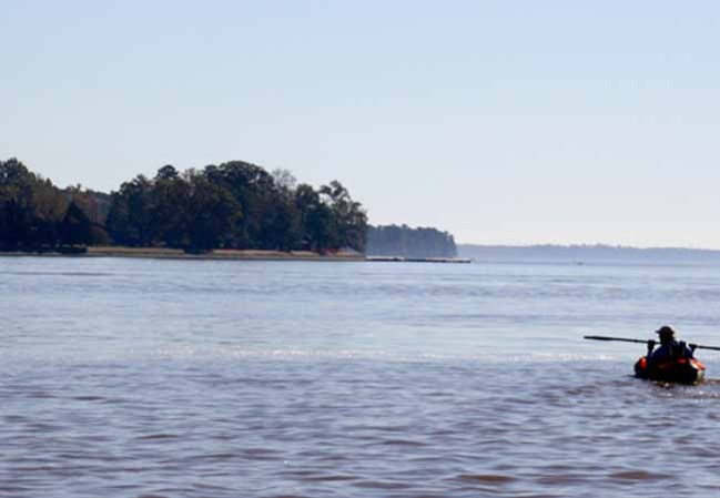 El Río James bordea Jamestown, la primera colonia inglesa en Estados Unidos. Está localizado en el condado de James City, Virginia, y está amenazado por el desarrollo industrial de sus alrededores.