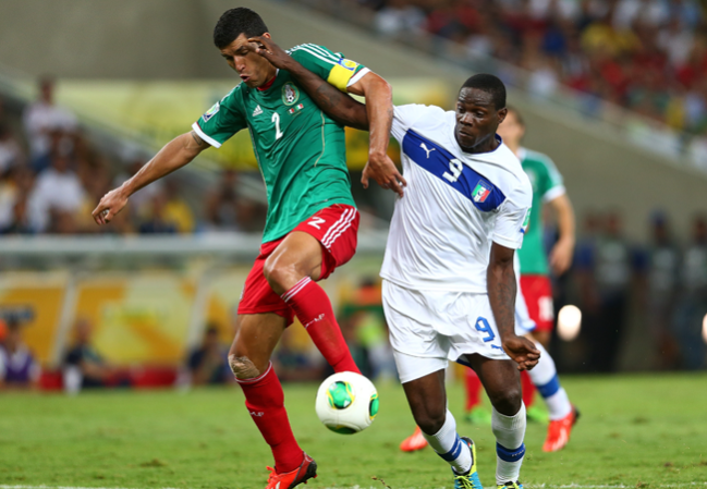 El defensa Francisco Javier Rodríguez (América).
