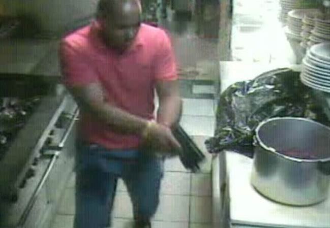 6 DE JUNIO, 2010: Gerardo Regalado mata a balazos a cuatro mujeres, incluyendo a su esposa, en el restaurante Yoyito de Hialeah. Luego se suicida.