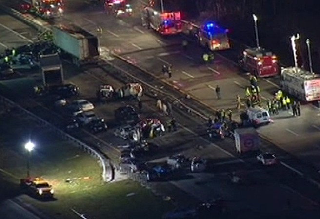 Un accidente multi vehicular deja a una persona muerta y a más de treinta heridos en Long Island.