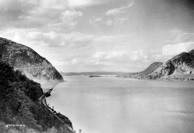 Imágenes de la bahía de Nueva York en los años 1900’s, cuando aún muchas de sus islas permanecían primitivas y ajenas al industrialismo.