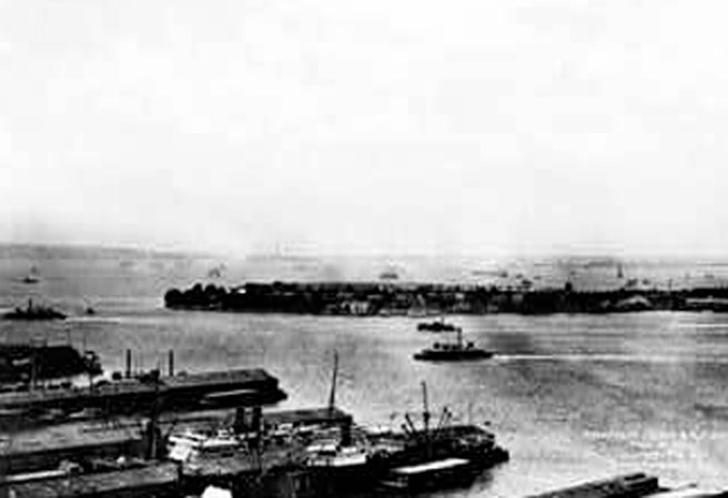 Imágenes de la bahía de Nueva York en los años 1900’s, cuando aún muchas de sus islas permanecían primitivas y ajenas al industrialismo.