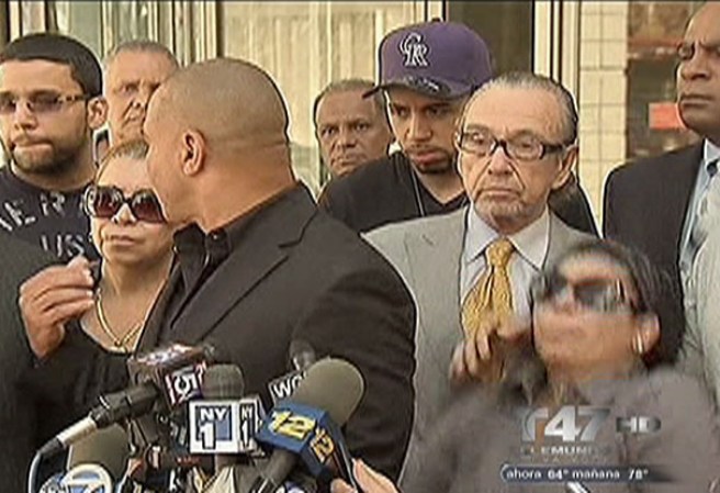 La madre del joven dominicano se desmayó en plena conferencia de prensa.