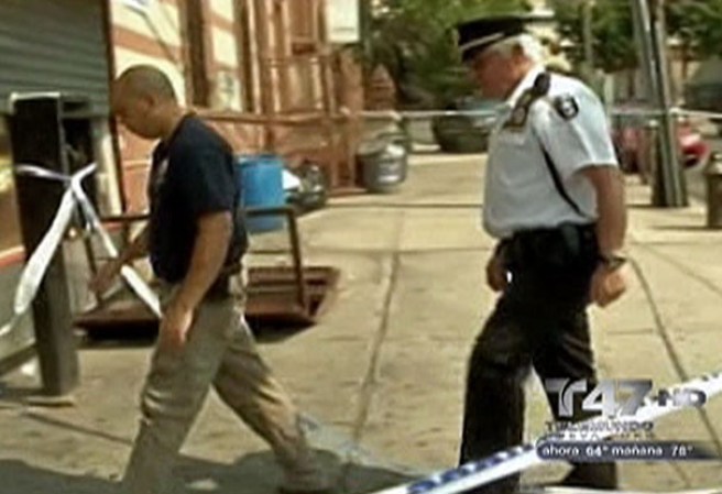 Tres sospechosos fueron arrestados y acusados de homicidio en segundo grado, pero la familia pidió también juzgar al oficial que mato al Reynaldo Cuevas.