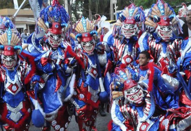 Los dominicanos celebran por todo lo alto durante el mes de febrero su fiesta de carnaval, la cual culmina el 27 de febrero con la fiesta del Día de Independencia.