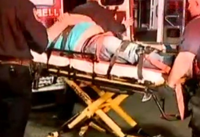 El conductor Mattehew Knee, de 30 años, y otro pasajero de 51 años fueron trasladados hasta el hospital.