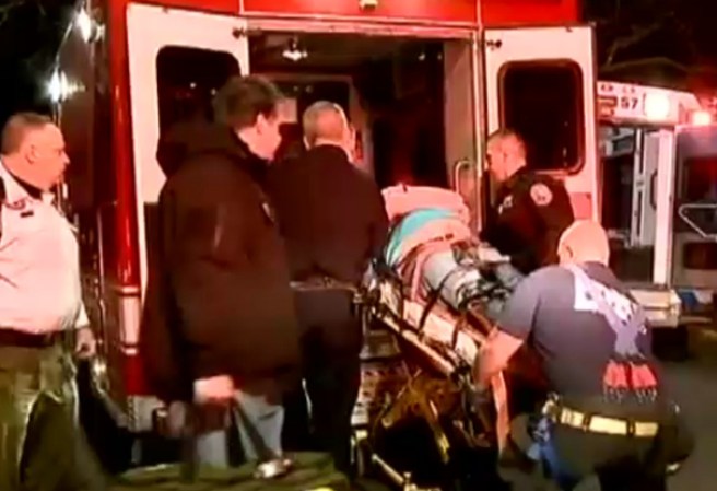El conductor y su acompañante resultaron con heridas en la cabeza, según la policía.