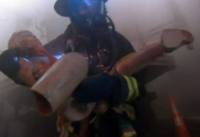El departamento de bomberos FDNY muestra de cerca su entrenamiento en Nueva York.
