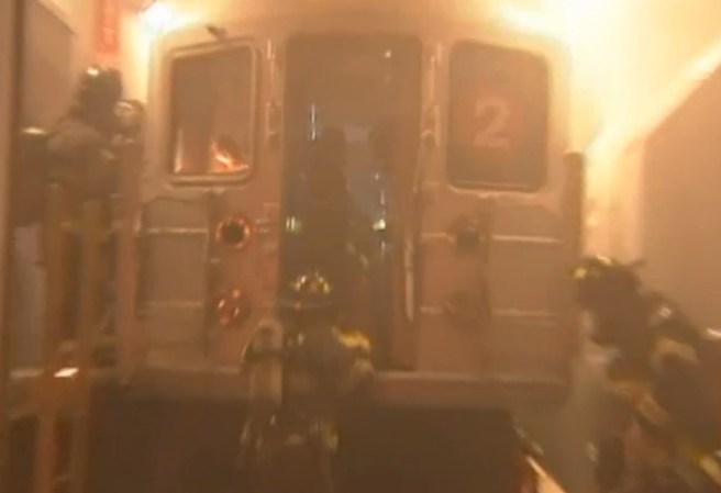 El departamento de bomberos FDNY muestra de cerca su entrenamiento en Nueva York.