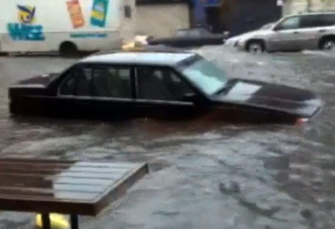 Varios sectores de Nueva York y Nueva Jersey quedan inundados de agua tras ser azotados por lluvias torrenciales.