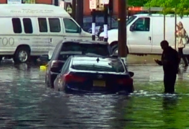 Varios sectores de Nueva York y Nueva Jersey quedan inundados de agua tras ser azotados por lluvias torrenciales.