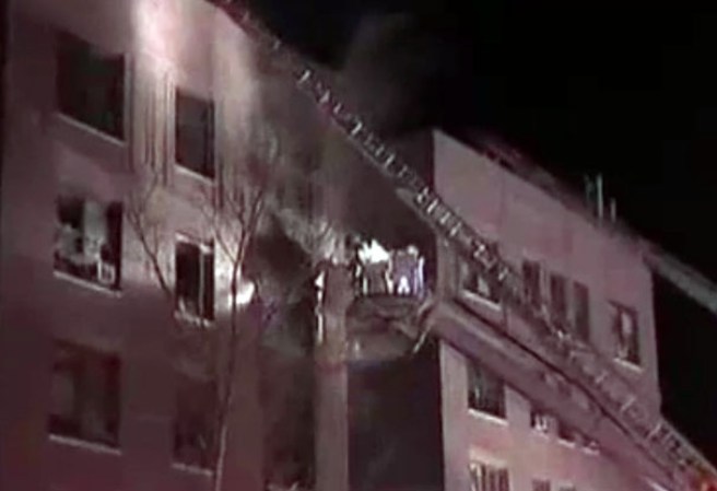El fuego alcanzó las 4 alarmas.