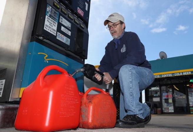 Un nuevo plan para racionar la gasolina que obliga a abastecer cada tercer día a los vehículos entró en vigencia en Nueva York.