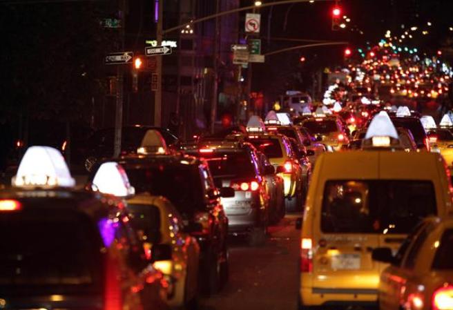 "Esto fue concebido para que todos tengan una misma oportunidad, de manera que las líneas no sean tan sofocantes y que podamos superar esto", explicó el alcalde Michael Bloomberg.