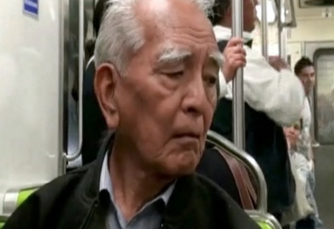 Como es costumbre, cada segundo domingo del año los neoyorquinos se quitaron los pantalones para abordar el subway de la ciudad.