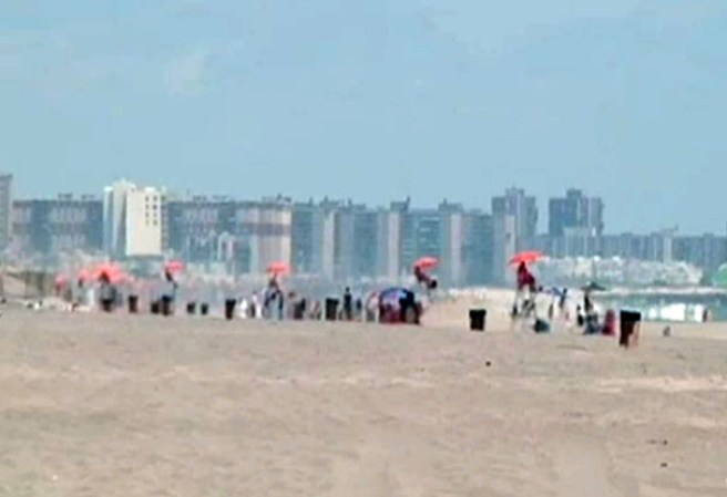 Por otro lado, otro bañistas solo piensan en solearse.