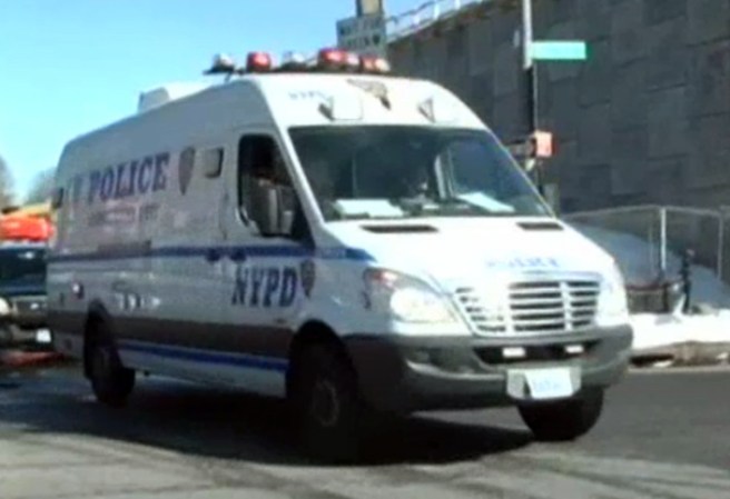 11 DE MARZ0, 2013: Un hombre resultó herido de bala durante una persecución a alta velocidad en Staten Island.