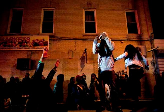Varios manifestantes ocuparon las calles del sector de East Flatbush, Brooklyn, pidiendo justicia por la muerte del adolescente de 16 años Kimani Gray, a manos de dos policías, tras presuntamente apuntarles con un arma.