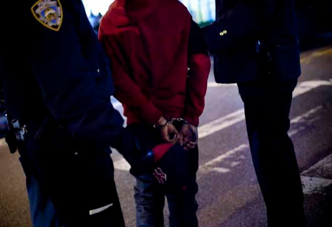 Varios manifestantes ocuparon las calles del sector de East Flatbush, Brooklyn, pidiendo justicia por la muerte del adolescente de 16 años Kimani Gray, a manos de dos policías, tras presuntamente apuntarles con un arma.
