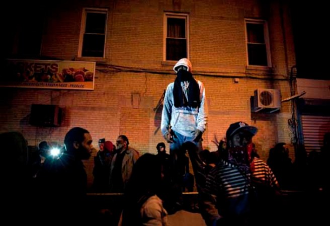 Varios manifestantes ocuparon las calles del sector de East Flatbush, Brooklyn, pidiendo justicia por la muerte del adolescente de 16 años Kimani Gray, a manos de dos policías, tras presuntamente apuntarles con un arma.