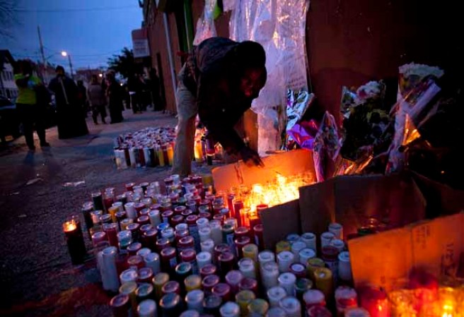 Varios manifestantes ocuparon las calles del sector de East Flatbush, Brooklyn, pidiendo justicia por la muerte del adolescente de 16 años Kimani Gray, a manos de dos policías, tras presuntamente apuntarles con un arma.